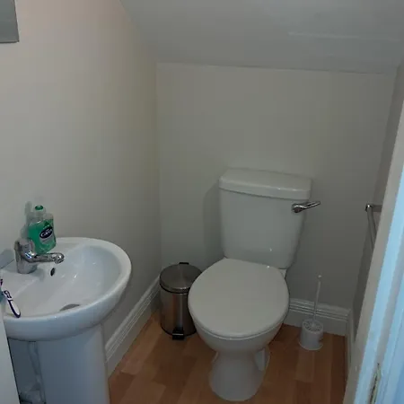 Apartment Warm Spacious Three Bed *