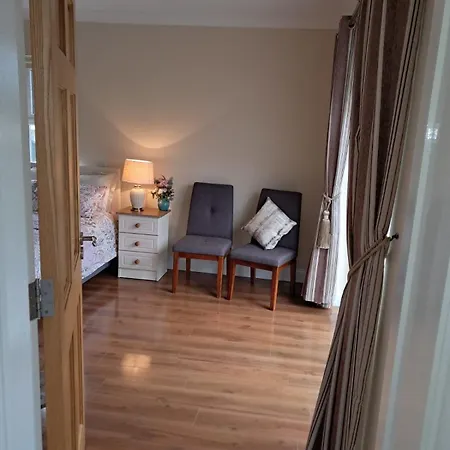 Apartment Warm Spacious Three Bed